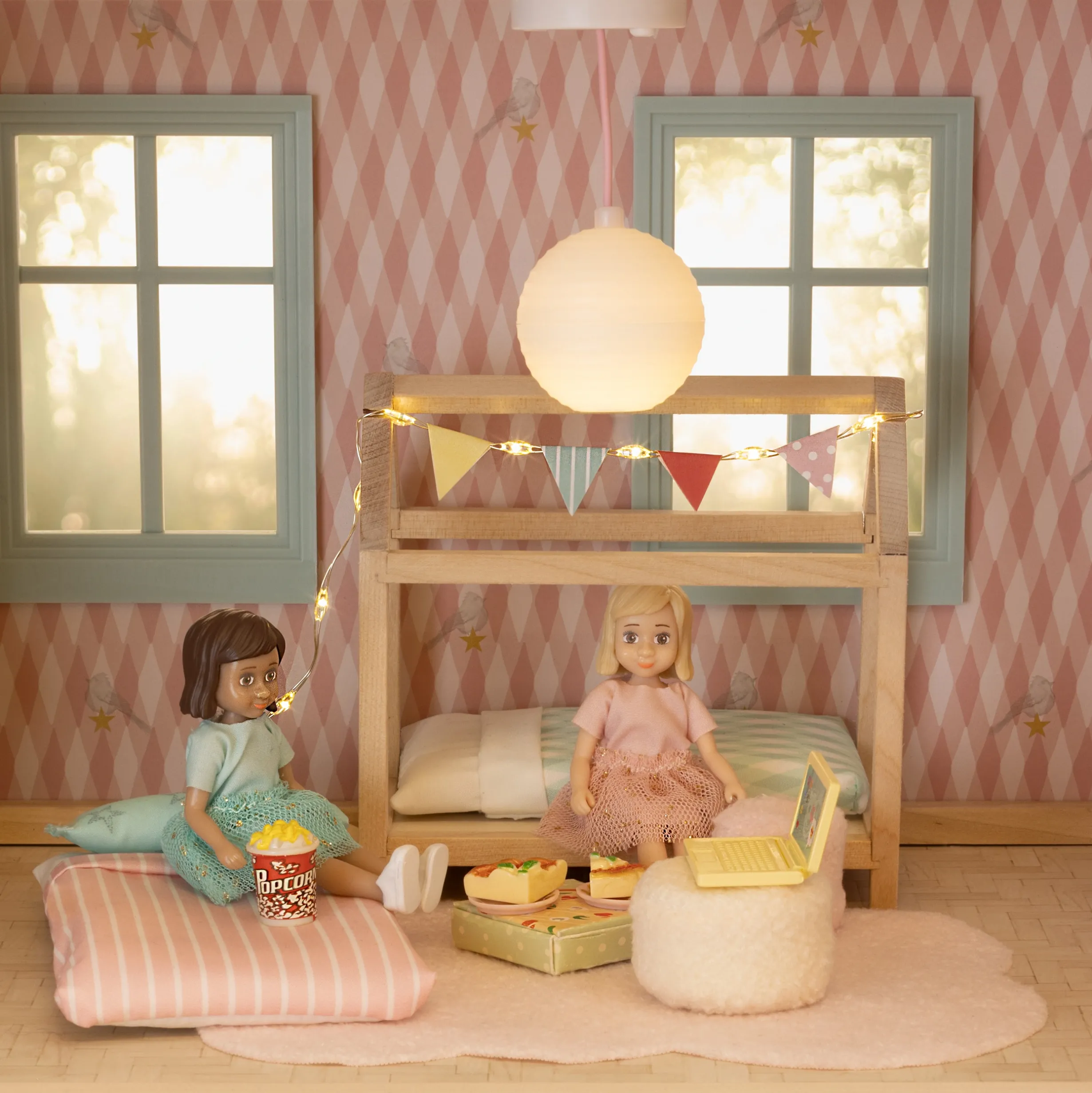 LUNDBY DOCKHUSBELYSNING RISLAMPOR